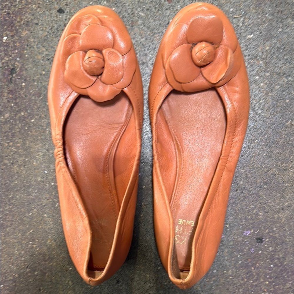 Saks Fifth Avenue Orange Flats with Classic Design - Picture 3 of 4